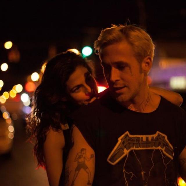 come-un-tuono-ryan-gosling-con-eva-mendes-in-moto-in-una-scena-del-film-268255.jpg